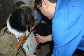 Đề nghị truy tặng 'Huân chương dũng cảm' cho học sinh lao ra sông Lam cứu 2 người