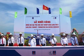 Đóng cọc nhà máy nhiệt điện Long Phú 1