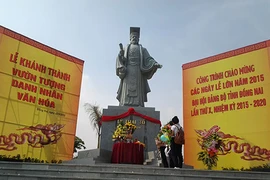 Học lịch sử ở khu vườn tượng danh nhân
