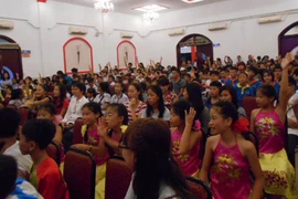 Trẻ em nghèo ‘Vui Hội trăng rằm’