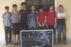 8 thanh niên hủy hoại tài sản bị khởi tố