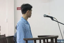 Cướp điện thoại 'cùi bắp' lãnh bốn năm sáu tháng tù