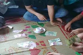 Phá ổ xóc dĩa di động ở quận Cầu Giấy