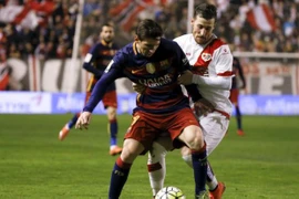 Messi lập hat trick, Barcelona phá kỷ lục