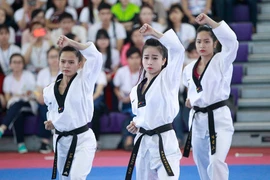 'Nữ hoàng' Châu Tuyết Vân lên ngôi tại Cúp sinh viên 2016 ​