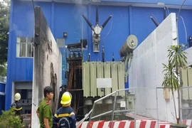 Sét đánh nổ trạm biến áp, hàng ngàn hộ dân mất điện