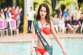 Nam Em nóng bỏng với bikini tại Hoa hậu Trái đất