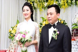 Hoa hậu vừa đăng quang đã 'theo chồng bỏ cuộc chơi'