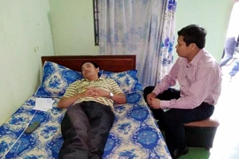 Bị chém khi đi vận động dỡ công trình vi phạm