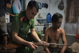 Trữ cả 'kho' súng, viên đạn trong nhà