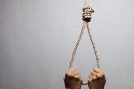 Thầy giáo treo cổ tự tử ngay ngày khai giảng
