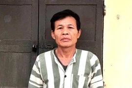 Thắng bạc bằng tiền giả, mang đi tiêu thụ thì bị bắt