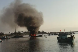 Quảng Ngãi: Cháy tàu cá 6 tỉ, 2 ngư dân bị thương nặng