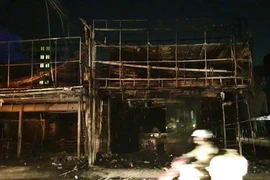 2 cửa hàng cháy rụi trong đêm ở Bình Tân