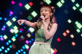 Xuân Nghi tái xuất với Vang bóng một thời rất gợi cảm