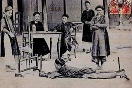 Xem người xưa nghiêm trị tội nâng điểm cho người thân