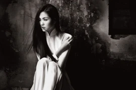 Áo dài gây thương nhớ của Tăng Thanh Hà 8 năm về trước