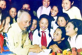 NSND Thu Hiền hát 'Bác Hồ Một Tình Yêu Bao La'