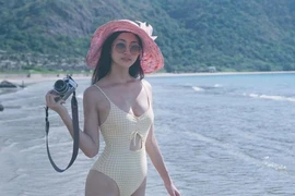Hoa hậu Lương Thùy Linh khoe dáng bikini ở Côn Đảo