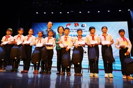 150 suất học bổng, quà cho con ngư dân, dân tộc thiểu số