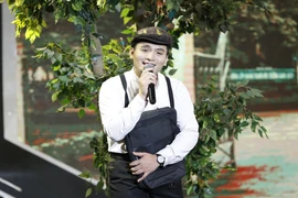 4 bản sao Thái Thanh-Khánh Ly khiến Trấn Thành xúc động