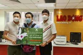 MC Quyền Linh ủng hộ 2,2 tỉ đồng cho quỹ vaccine