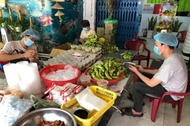 NSƯT Hữu Quốc lập quỹ bếp ăn từ thiện nấu cơm cho người nghèo mùa dịch