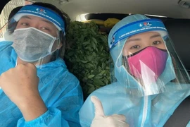 Hoa hậu Khánh Vân cùng nghệ sĩ hỗ trợ người dân, y bác sĩ chống dịch