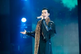 Ali Hoàng Dương cùng các master và thí sinh cover vũ điệu 5K tại The Heroes