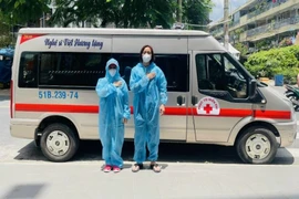 Nghệ sĩ Việt Hương mua xe 400 triệu chở ôxy hỗ trợ người dân mùa dịch