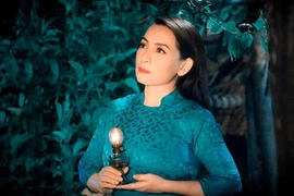Sức khỏe Phi Nhung có tín hiệu khả quan sau 10 ngày chữa trị COVID-19