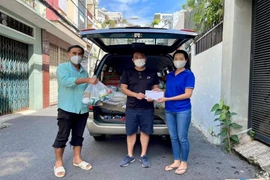 Quyền Linh hỗ trợ 10 tấn gạo cho 1.000 nghệ sĩ, nhân viên sân khấu khó khăn