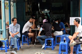 Sau giãn cách, tiệm cà phê Vợt lâu đời nhất Sài Gòn lại đông đúc khách 