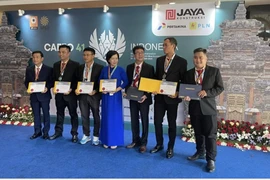 Kỹ sư EVNGENCO3 nhận chứng chỉ kỹ sư chuyên nghiệp ASEAN năm 2023