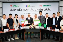 VPBank và FE CREDIT bắt tay với FPT Shop hỗ trợ khách hàng mua sắm thiết bị điện tử