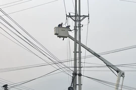 Mưa đá, lốc xoáy ảnh hưởng đến lưới điện miền Bắc