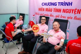 Lãnh đạo cùng nhân viên một doanh nghiệp 12 năm hiến máu tình nguyện liên tục