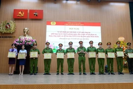 Cán bộ ngân hàng kịp thời ngăn chặn khách hàng bị kẻ gian lừa tiền
