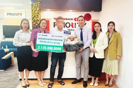 Manulife Việt Nam chi trả quyền lợi bảo hiểm hơn 3 tỷ đồng cho gia đình một khách hàng tại Bình Phước