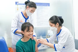 Gần 15.000 người Việt Nam tiêm vắc xin sốt xuất huyết 