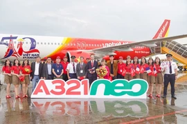 Tàu bay mang biểu tượng kỷ niệm 50 năm quan hệ ngoại giao Việt Nam – Pháp đã về tới TP.HCM sau hành trình cảm xúc