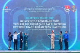 Lan tỏa thói quen uống có trách nhiệm, lựa chọn thức uống 0.0% độ cồn khi lái xe tham gia giao thông dịp cuối năm