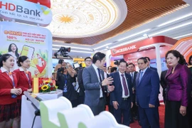 Thủ tướng yêu cầu bứt phá: Ngân hàng số hóa để gần dân, sát thị trường