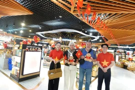 Chạm sắc Việt, ghi dấu tự hào trong từng khoảnh khắc chờ bay