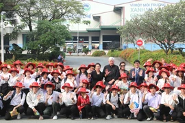 Gần 100 tân thủ khoa tham quan công nghệ xử lý chất thải hiện đại ở Đa Phước