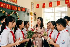 Top 10+ quà tặng 8-3 cho cô giáo thiết thực và ý nghĩa