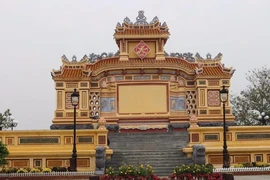 Chỉnh sửa hoa văn bia Quốc học Huế theo nguyên bản