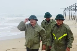 Thứ trưởng Bộ NN&PTNT thị sát tình hình lũ lụt tại Huế