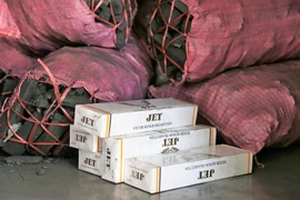 Bắt hơn 1000 gói thuốc Jet được ngụy trang trong bao chứa than