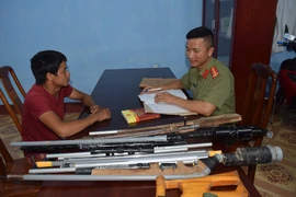Triệu tập nhóm đối tượng mua bán linh kiện chế tạo súng